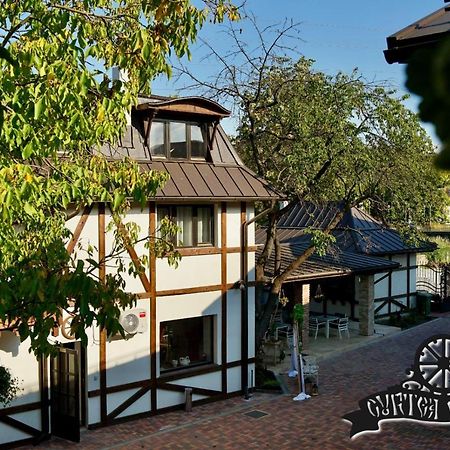 Curtea Veche Hotel Hunedoara Buitenkant foto
