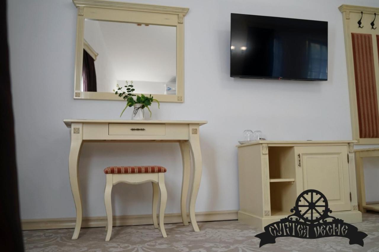 Curtea Veche Hotel Hunedoara Buitenkant foto