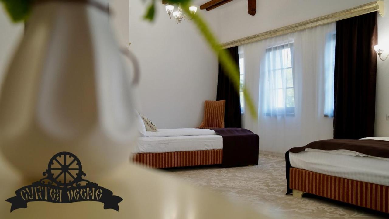 Curtea Veche Hotel Hunedoara Buitenkant foto