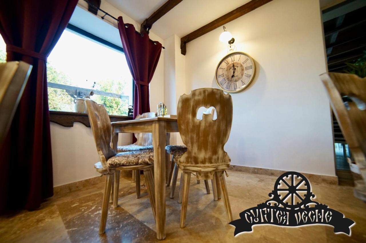 Curtea Veche Hotel Hunedoara Buitenkant foto