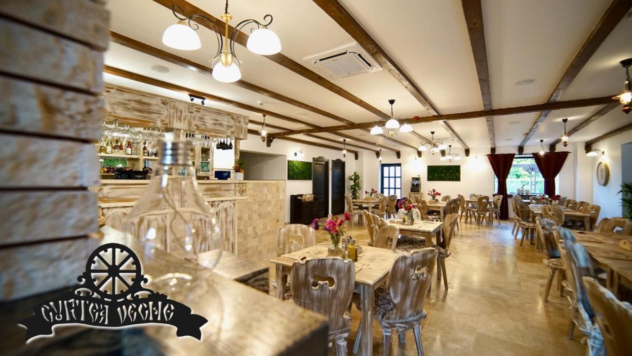 Curtea Veche Hotel Hunedoara Buitenkant foto
