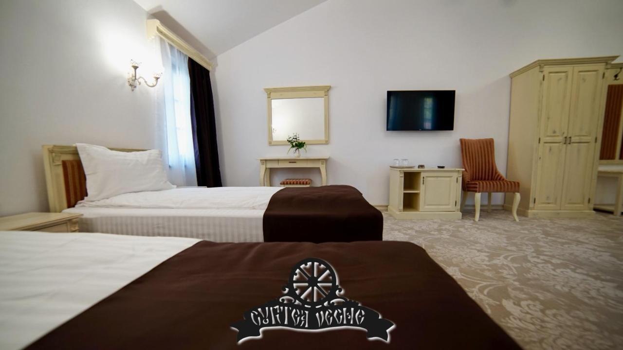 Curtea Veche Hotel Hunedoara Buitenkant foto