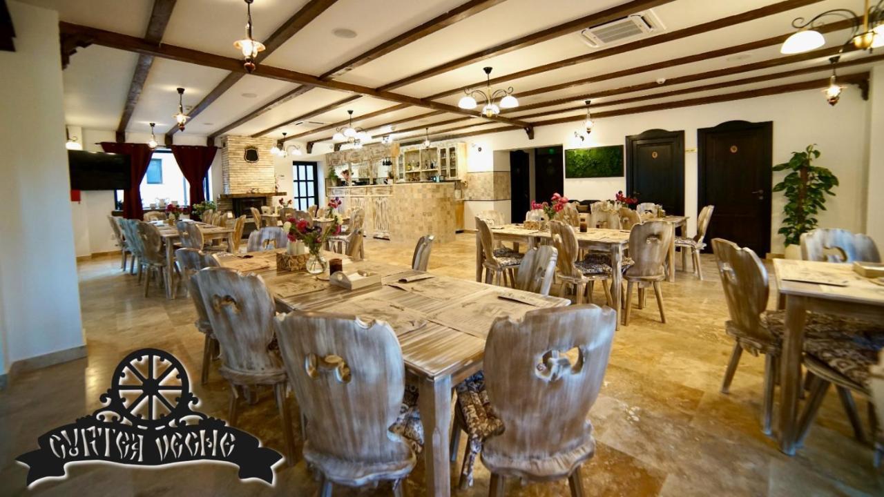 Curtea Veche Hotel Hunedoara Buitenkant foto