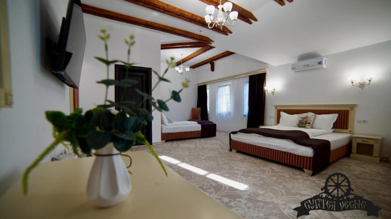 Curtea Veche Hotel Hunedoara Buitenkant foto