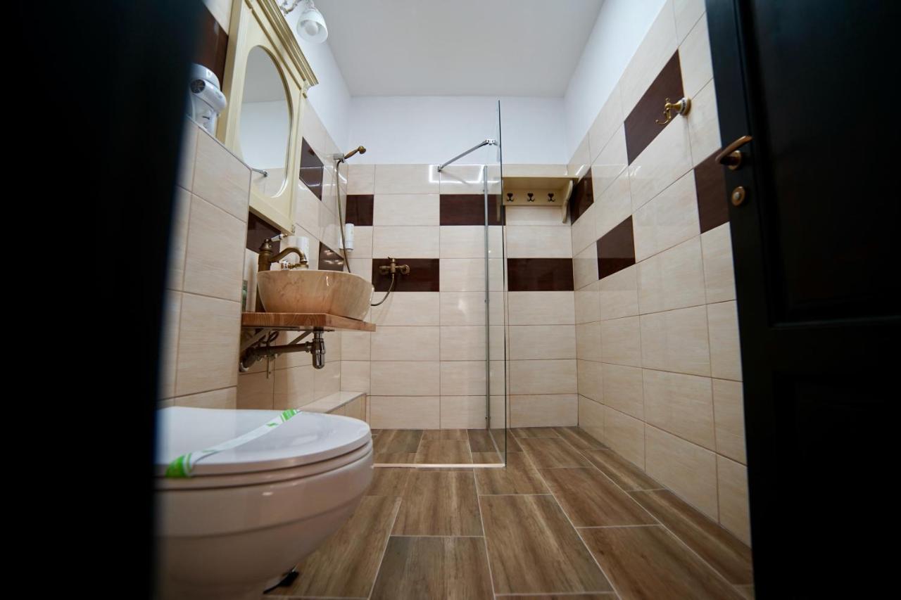 Curtea Veche Hotel Hunedoara Buitenkant foto